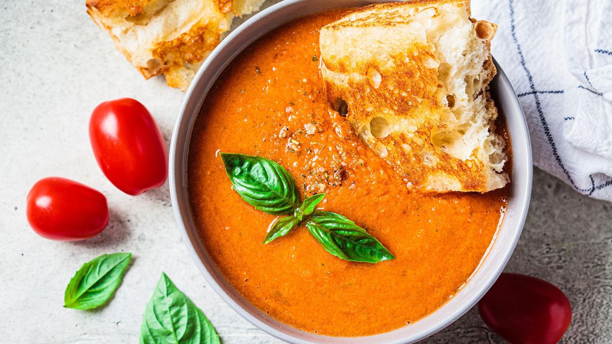 Zupa pomidorowa ze świeżych pomidorów