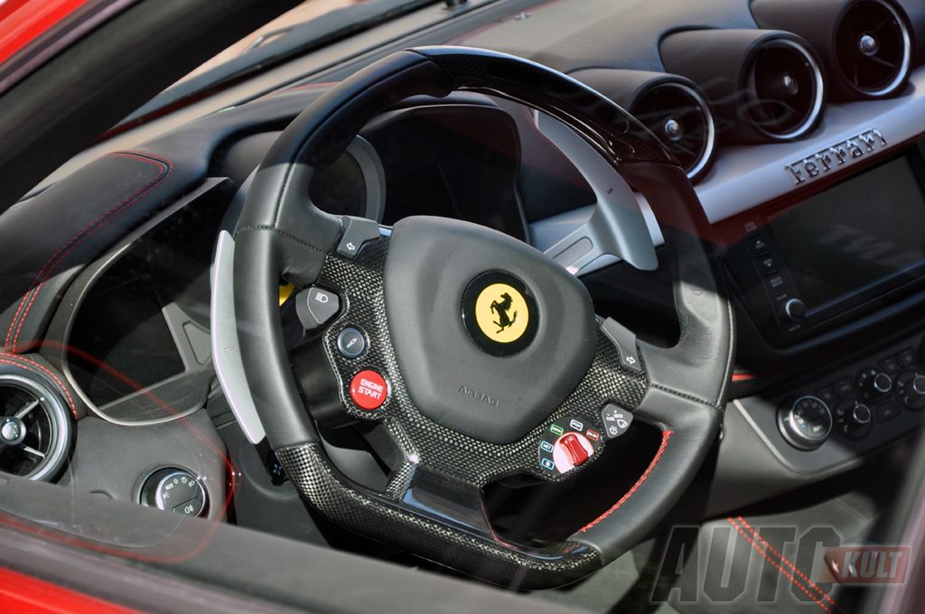 Ferrari FF w Warszawie (fot. Michał Grabowski)
