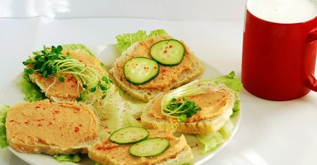 Błyskawiczna pasta kanapkowa. Tylko kilka składników i minutka mieszania
