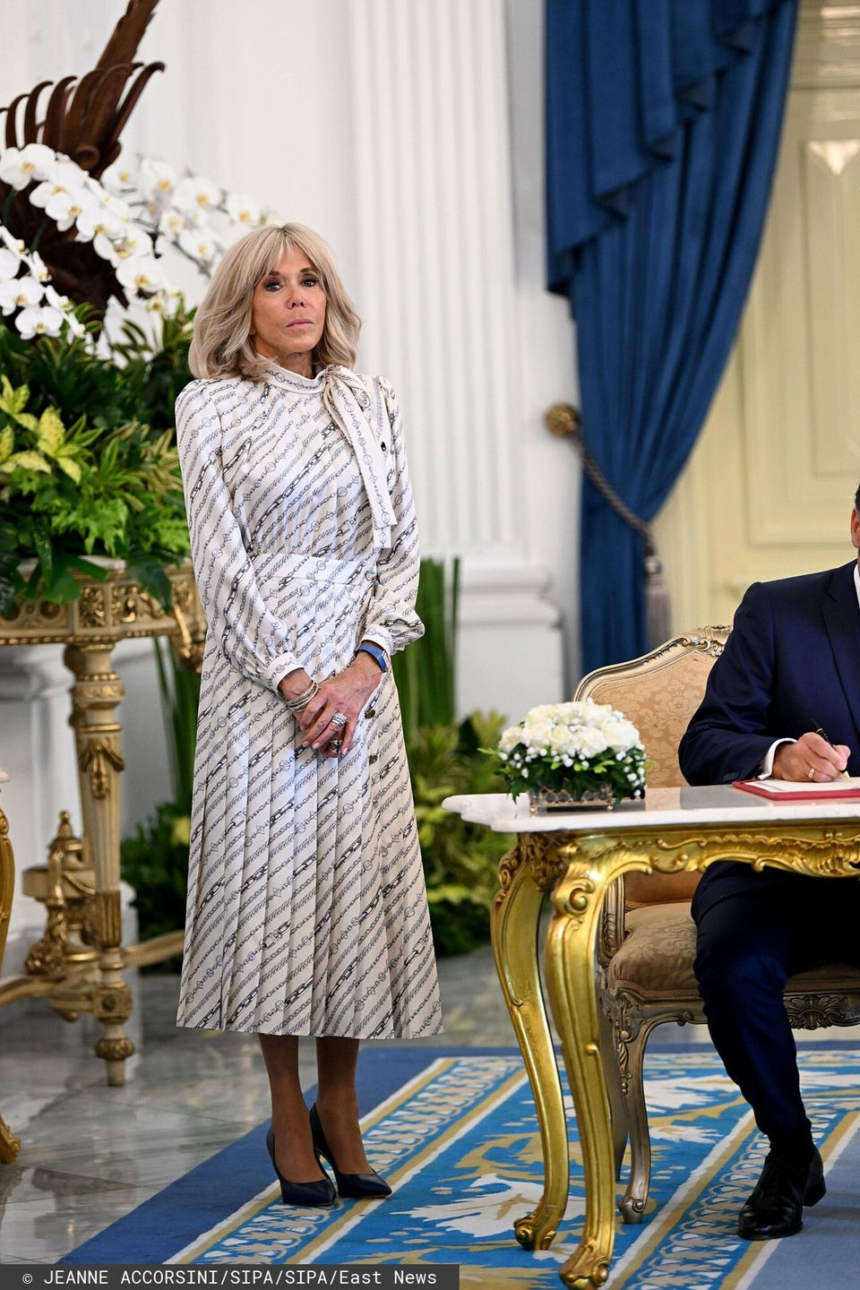 Emmanuel i Brigitte Macronowie w Dżakarcie
