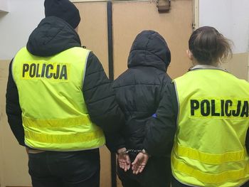 Włocławek: Kobieta seryjne rysowała auta na osiedlowych parkingach. Została zatrzymana po pościgu