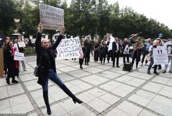 Rozpoczęcie roku szkolnego. Witek wygwizdana przed liceum w Częstochowie. "Będziesz siedzieć"