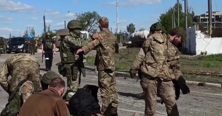 Ukraiński minister zdradza: "Wywiad kontaktuje się z pojmanymi bojownikami Azowstalu"