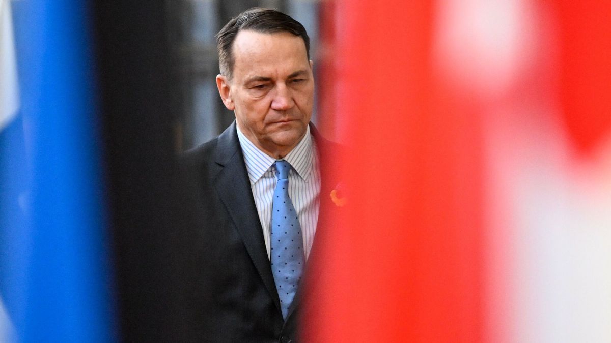 Minister spraw zagranicznych i wicepremier Radosław Sikorski w c