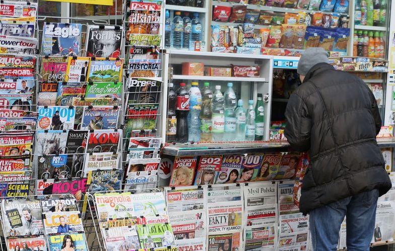Polacy coraz mniej wydają na prasę