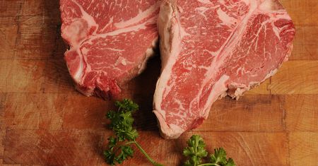 Surowy rostbef wołowy T-bone (samo mięso, III klasa mięsa)