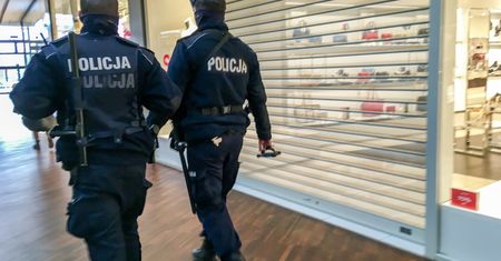 "Nie chcemy przedwczesnego symbolu zwycięstwa z pandemią". Na zniesienie maseczek przyjdzie poczekać