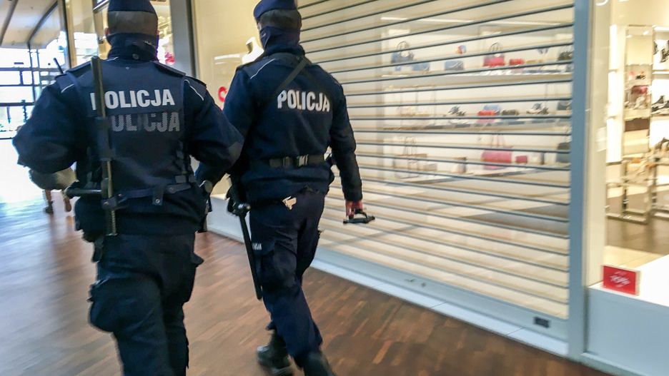 "Nie chcemy przedwczesnego symbolu zwycięstwa z pandemią". Na zniesienie maseczek przyjdzie poczekać [NEWS]