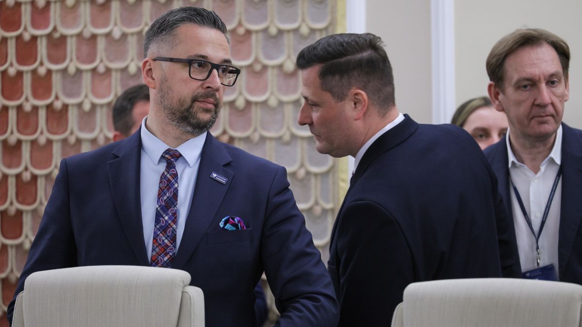 Marcin Kulasek, Krzysztof Paszyk
Rafa� Guz
kancelaria, KPRM, obrady, polityk, polityk polityka, polityka, posiedzenie, prezes rady ministr�w, rada ministr�w, rady ministr�w, rz�d, rz�d Tuska, rz�du, szef rz�du