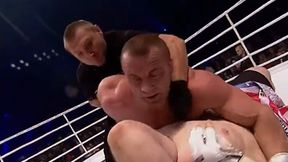 Rywal był prawie 100 kg cięższy. Sędzia musiał odpychać "Pudziana"