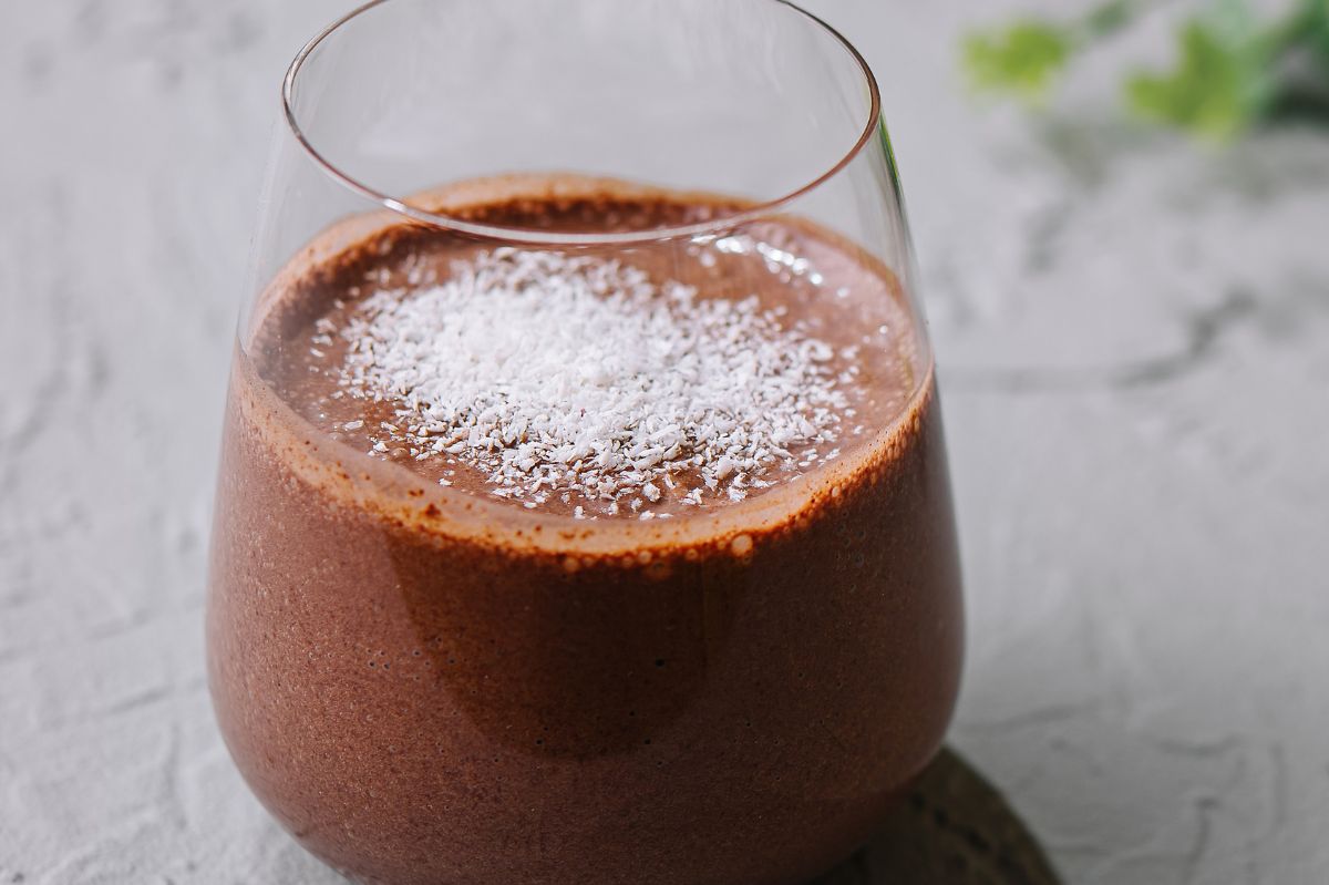 Delicious summer smoothie: Cocoa-coffee blend with millet magic