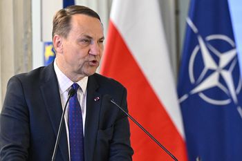 Ruchy Rosji wobec Polski. Sikorski: pełnoskalowa wojna kognitywna