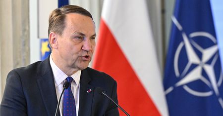 Ruchy Rosji wobec Polski. Sikorski: pełnoskalowa wojna kognitywna