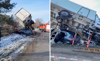 Auto dostawcze przygniotło osobówkę. 4 osoby ranne