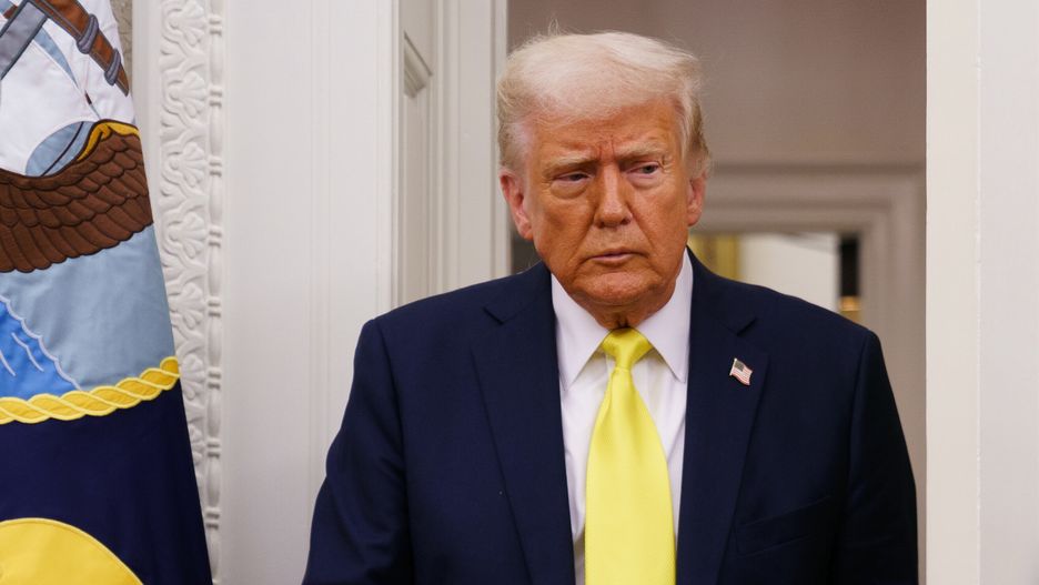 Swearing in of Mehmet Oz as Administrator of Centers for Medicare and Medicaid Services
epa12039620 US President Donald Trump arrives for the swearing in ceremony of Mehmet Oz as Administrator of the Centers for Medicare and Medicaid Services in the Oval Office at the White House in Washington, DC, USA, 18 April 2025.  EPA/WILL OLIVER / POOL 
Dostawca: PAP/EPA.
WILL OLIVER / POOL
ceremony, swearing in, politician