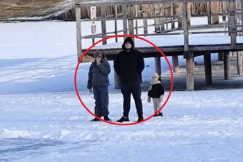 Weszli na taflę lodu. Zdjęcie spod Wrocławia