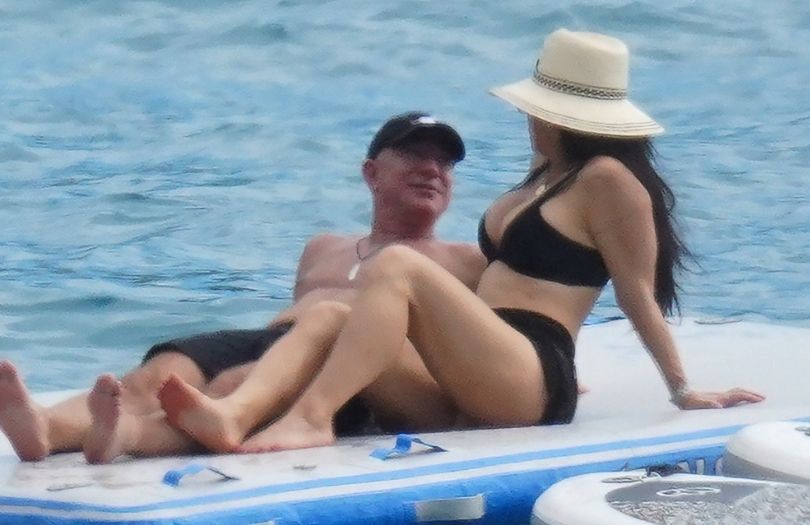 Jeff Bezos relaksuje się na jachcie z ukochaną