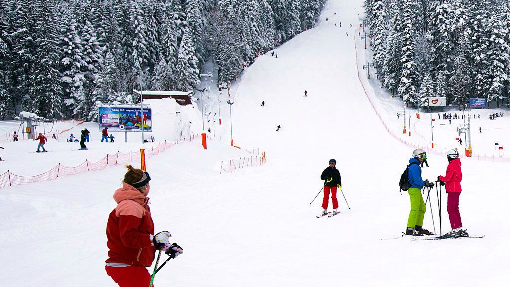 Zdjęcie okładkowe artykułu: Getty Images / Charles Mahaux/AGF/Universal Images Group / Stok narciarski w Zakopanem