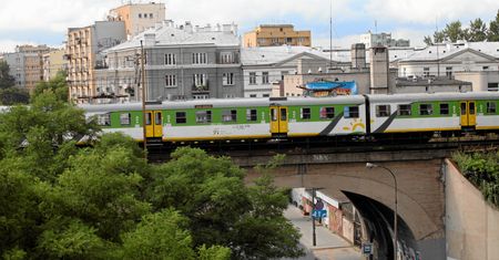 Warszawa. Kawałki betonu z wiaduktu runęły na jezdnię