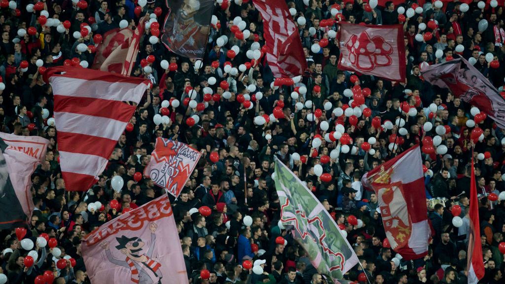 Getty Images / Nikola Krstic/Mb Media / Na zdjęciu: fani Crvena Zvezda Belgrad