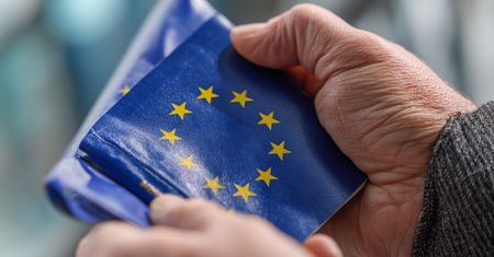 Nowe kontrole na granicach UE uderzą w turystów. Włochy i Portugalia nie odpuszczą Brytyjczykom