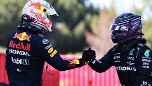 F1. Lewis Hamilton pogrywa z Maxem Verstappenem. Stanowcza reakcja Holendra