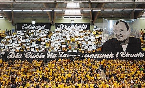 W Kielcach trener Strząbała był niezwykle ceniony, źródło: Ultras Iskra Kielce (Facebook)
