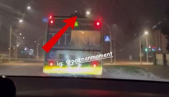 Szokujące nagranie z Poznania. Spójrzcie na dach autobusu
