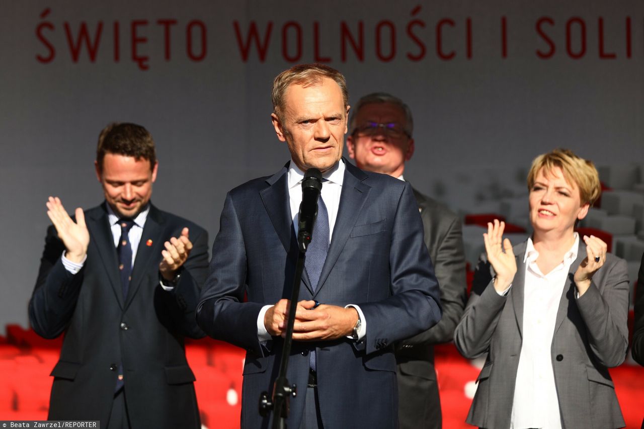 Były premier Donald Tusk (w tle Rafał Trzaskowski, Jacek Jaśkowiak oraz Hanna Zdanowska) - zdj. arch. 