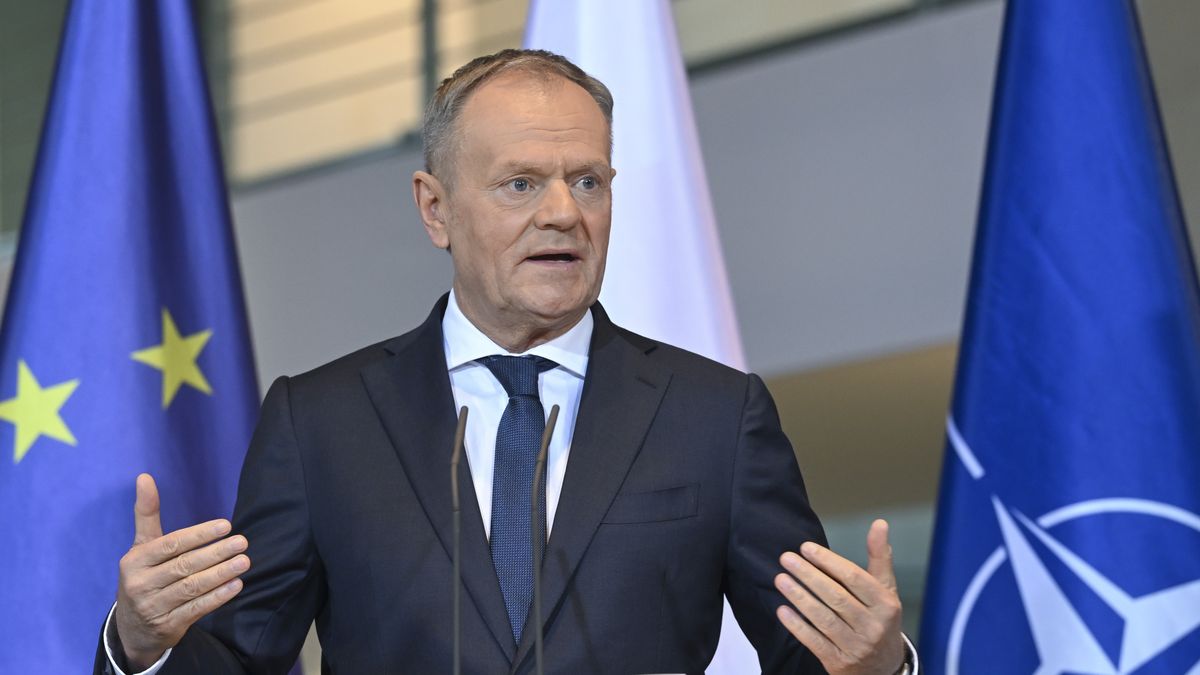 BERLIN, GERMANY - DECEMBER 01: Polish Prime Minister Donald Tusk and German Chancellor Friedrich Merz hold a joint press conference in Berlin, Germany on December 01, 2025. (Photo by Halil Sagirkaya/Anadolu via Getty Images)
