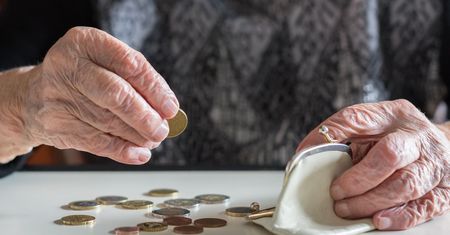 58 lat. Emerytura informatyka jest wyższa od pensji premiera