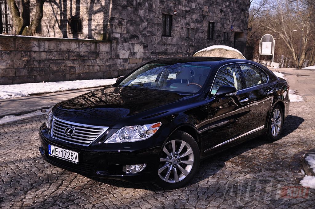 Lexus LS460 (Fot. Marcin Pogorzelski)
