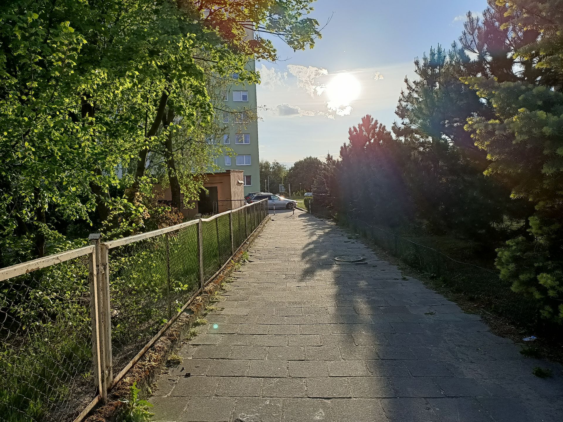 Taniej, ale i bardziej nijako. Test OPPO Reno 3 18