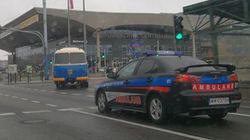 Zdjęcie z ambulansem wywołało dyskusję w sieci. Wyjaśniamy, dlaczego