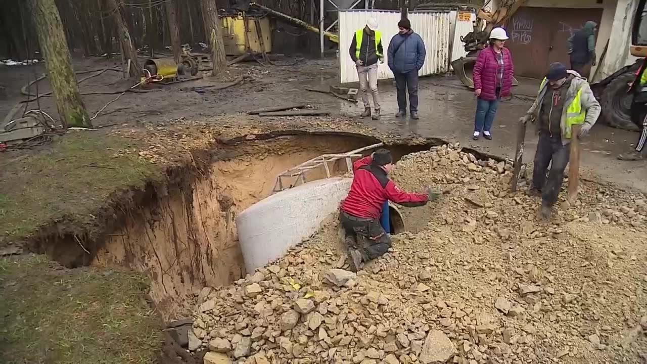 Zakończone prace zabezpieczające zapadlisko przy osiedlu Gaj w Trzebini – burmistrz podejmuje kontrowersyjną decyzję