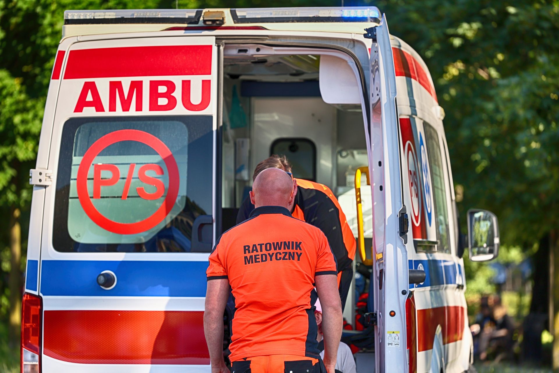 Ciało kobiety znalezione w przydomowym basenie w Nądni – policja bada sprawę
