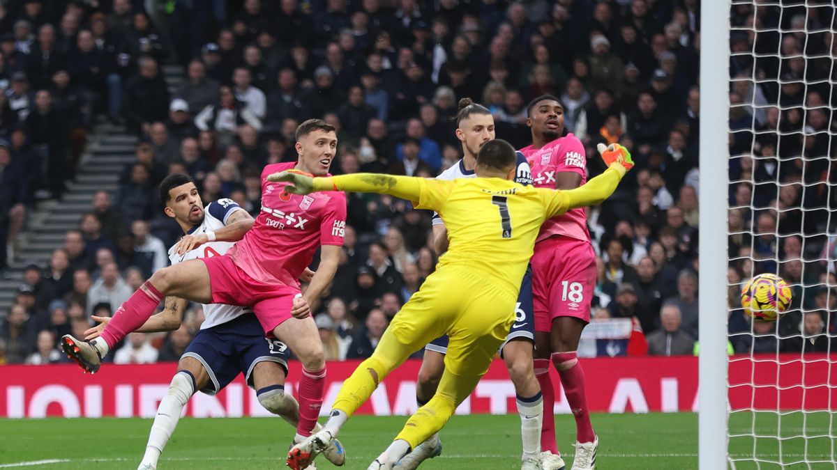 Getty Images / Rob Newell - CameraSport  / Na zdjęciu: Tottenham Hotspur sensacyjnie przegrał z Ipswich Town