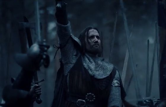 Walka na ringu, boisku i polu bitwy reklamuje piwo Okocim (wideo)