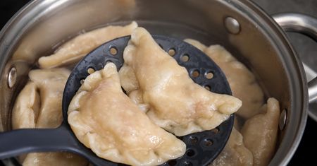 Upewnij się, nim zaczniesz gotować pierogi. Inaczej wszystkie wyrzucisz