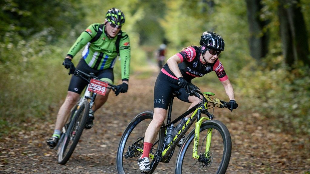 JESIENIĄ DORZUĆ DO OGNIA, CZYLI PIASECZNO CISOWIANKA MAZOVIA MTB MARATHON