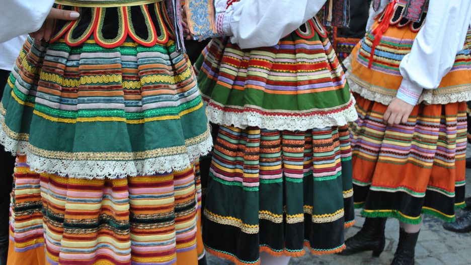 Kobiety w strojach ludowych