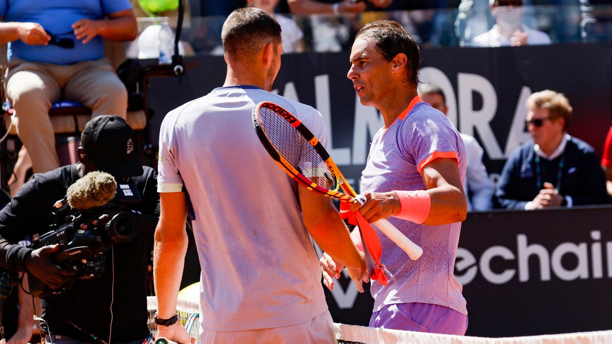 PAP/EPA / FABIO FRUSTACI  / Na zdjęciu: Hubert Hurkacz i Rafael Nadal