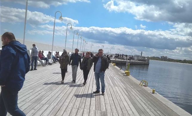 Zbyszek pracuje w Szwecji przez miesiąc, potem na miesiąc wraca do domu