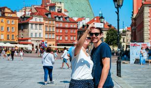 Nie rezygnujmy z dokonanych rezerwacji, a jedynie przebukujmy datę noclegów. 