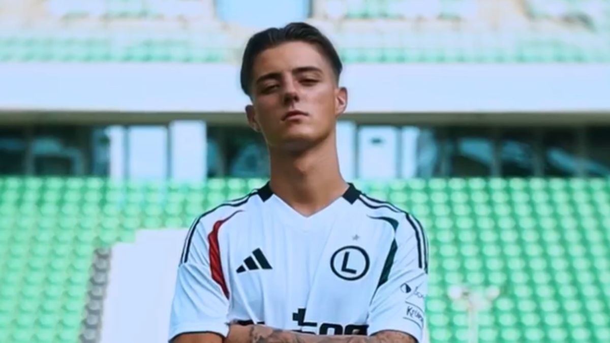 Materiały prasowe / Legia Warszawa / Na zdjęciu: Kacper Urbański