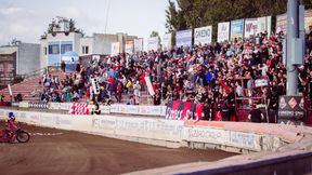 Chwile grozy na inaugurację KLŻ. Zawodnik wjechał na murawę!