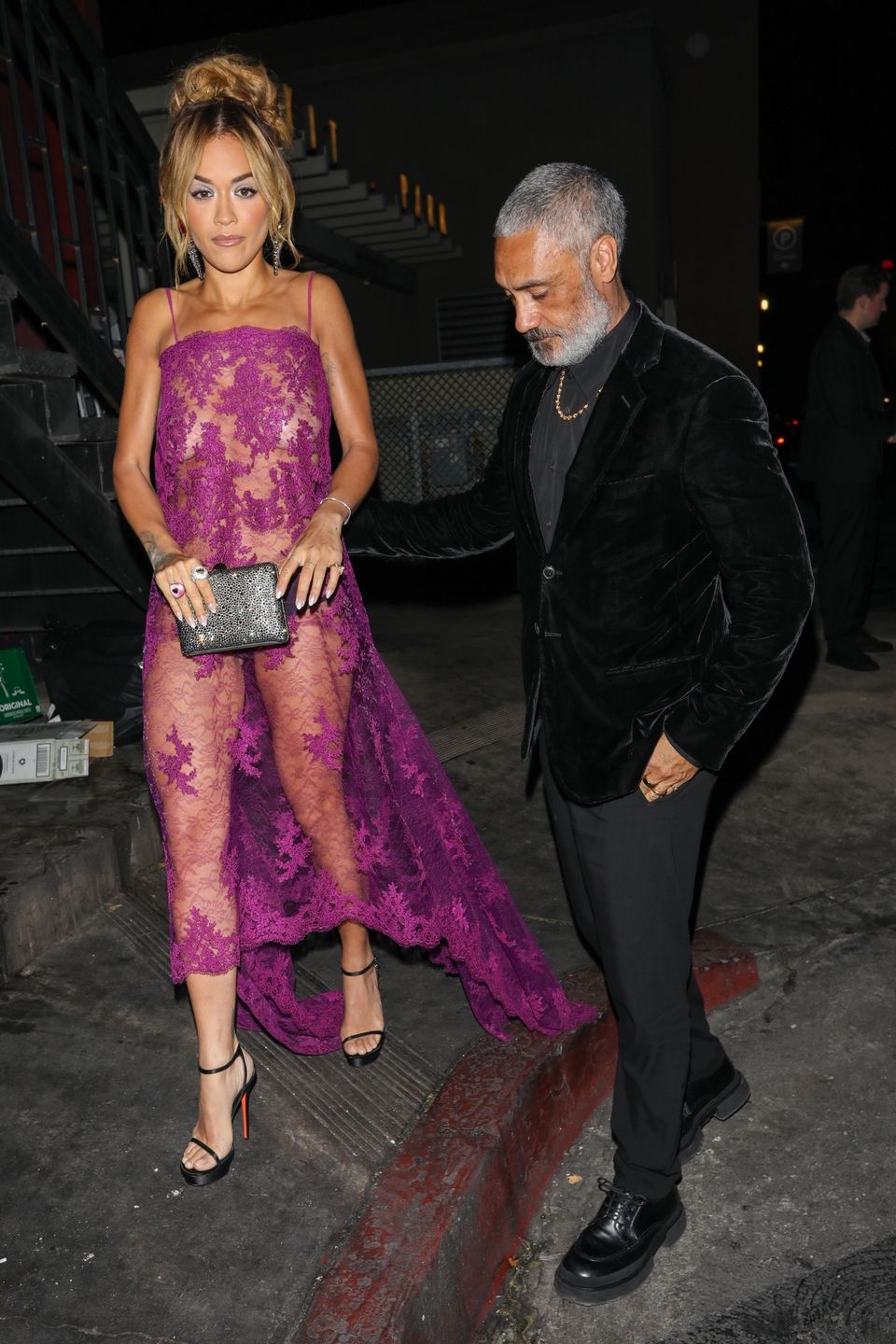 Rita Ora i Taika Waititi na imprezie przed Złotymi Globami