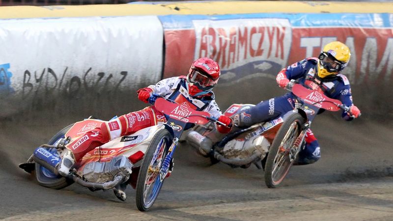 WP SportoweFakty / Michał Szmyd / Na zdjęciu: Zmarzlik przed Sajfutdinowem podczas meczu Polska - Rosja