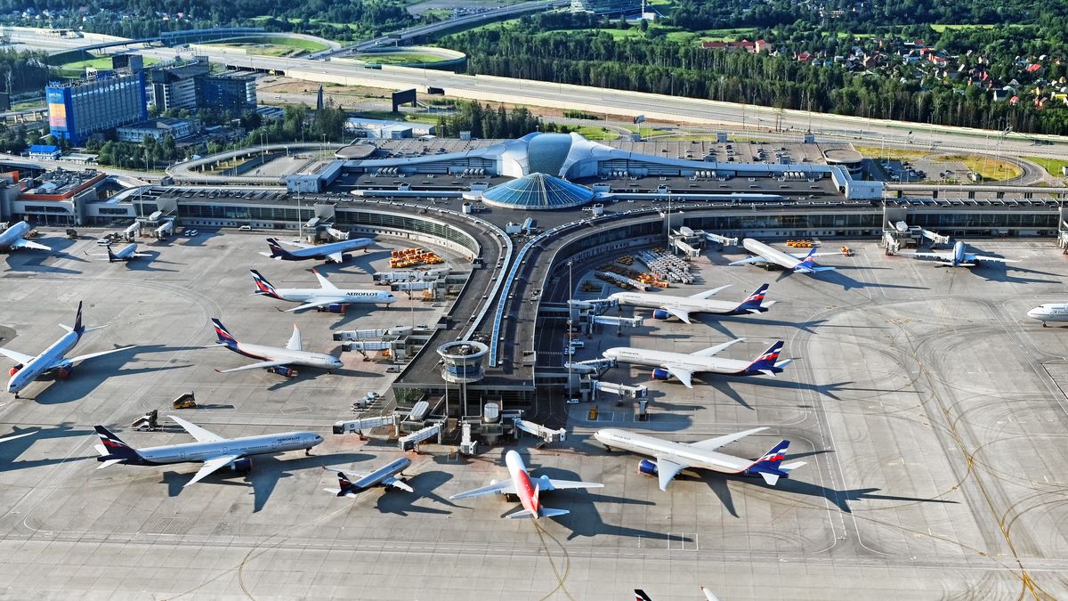 Rosyjskie samoloty zaczynają się psuć. Zachodnie sankcje działają. Na zdjęciu moskiewskie lotnisko Szeremietiewo
