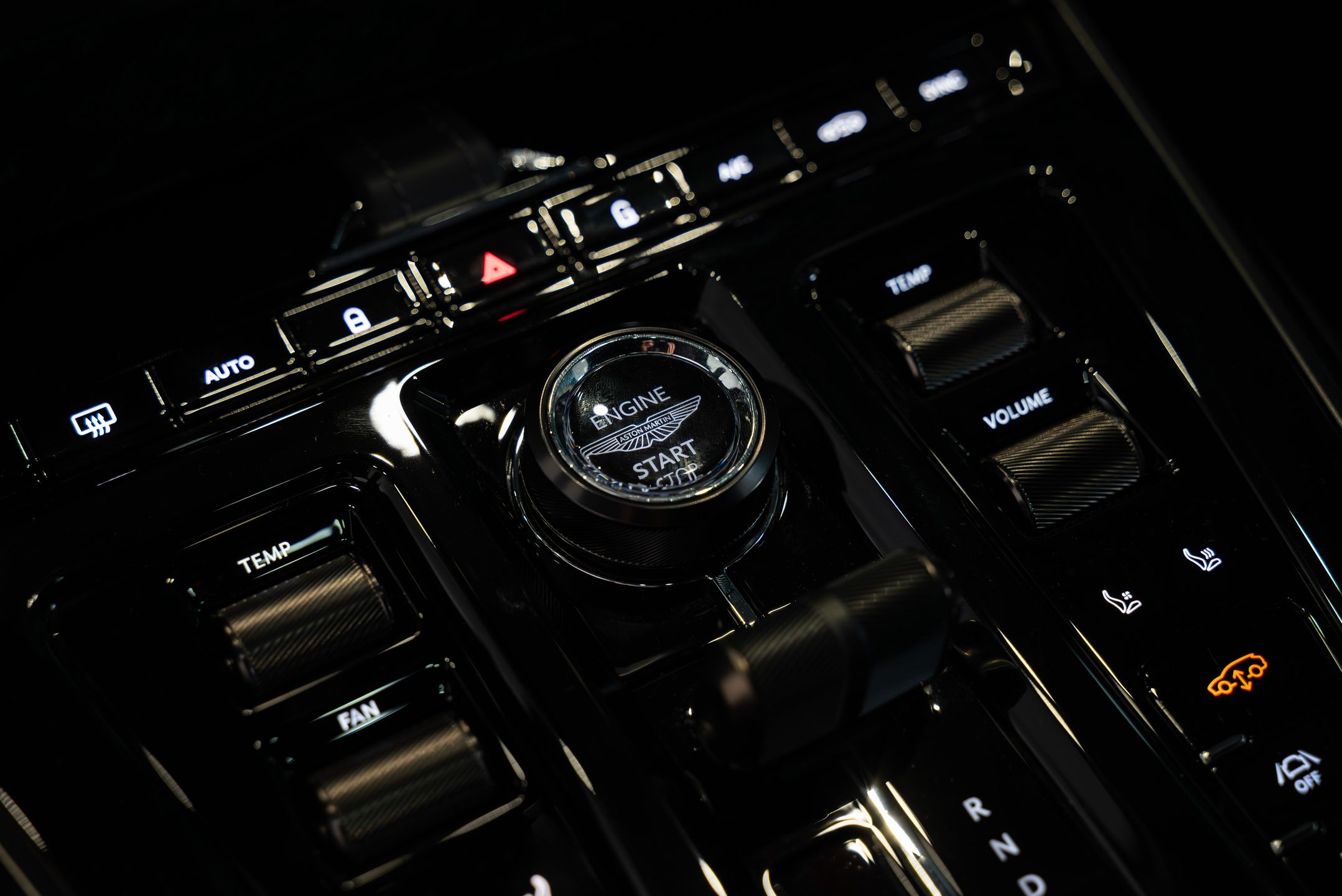 Aston Martin DBX S